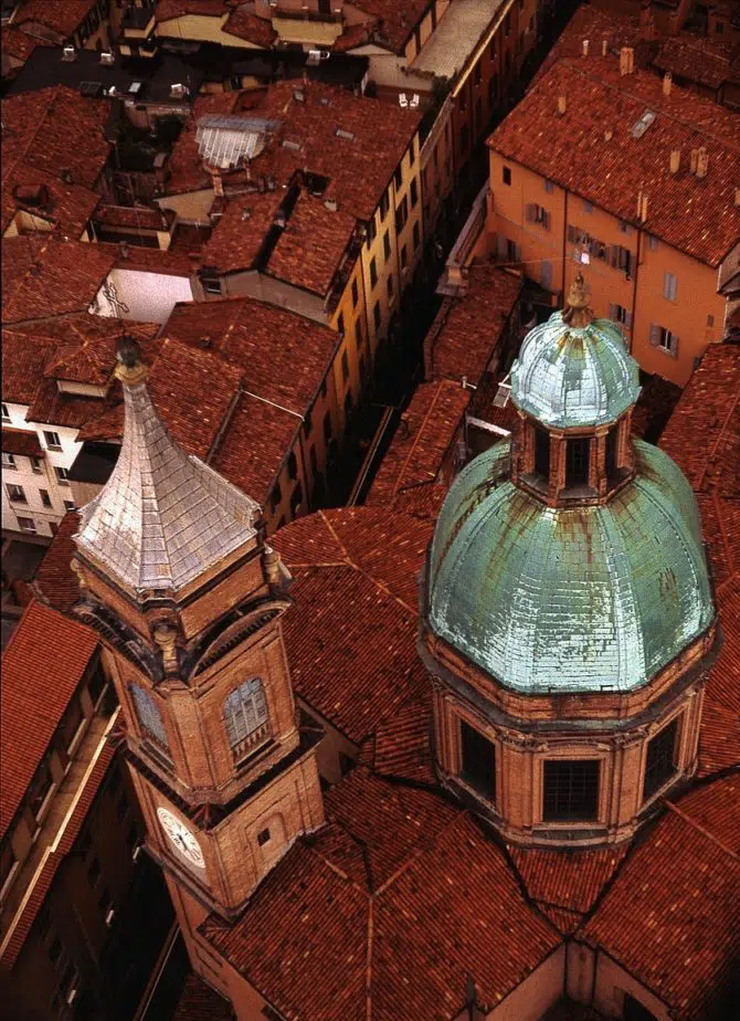 italy-bologna-city-79662-671x1024-min |