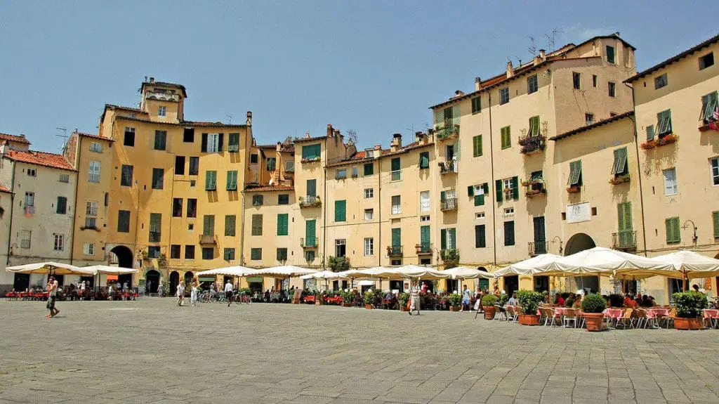 road trip italy | Lucca