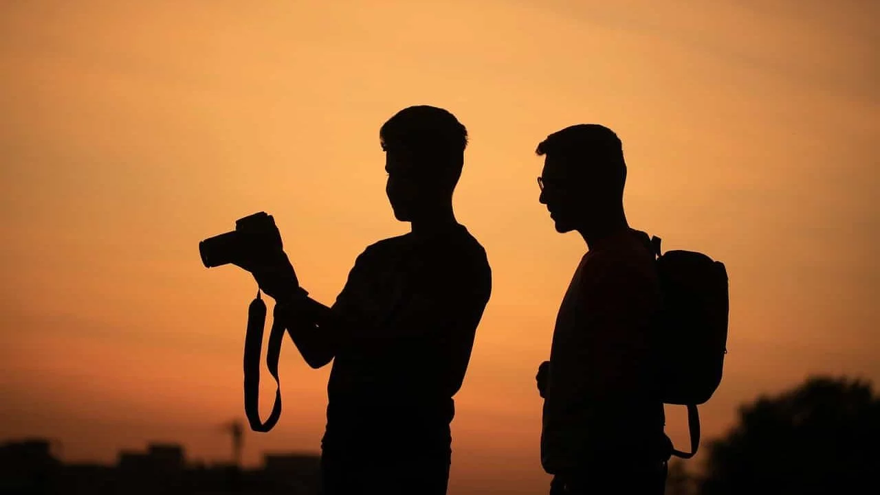 men-silhouettes-camera-1777352 | men, silhouettes, camera-1777352.jpg