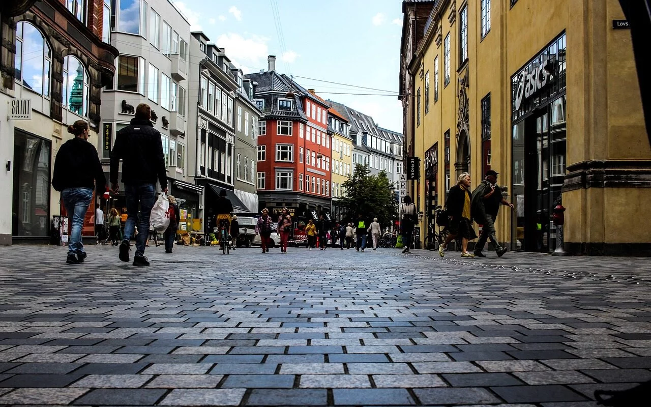 city-alley-shopping-mall-3696326 | city, alley, shopping mall-3696326.jpg