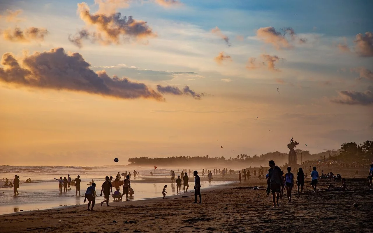 beach-dusk-people-5548446 | bali digital nomad guide
