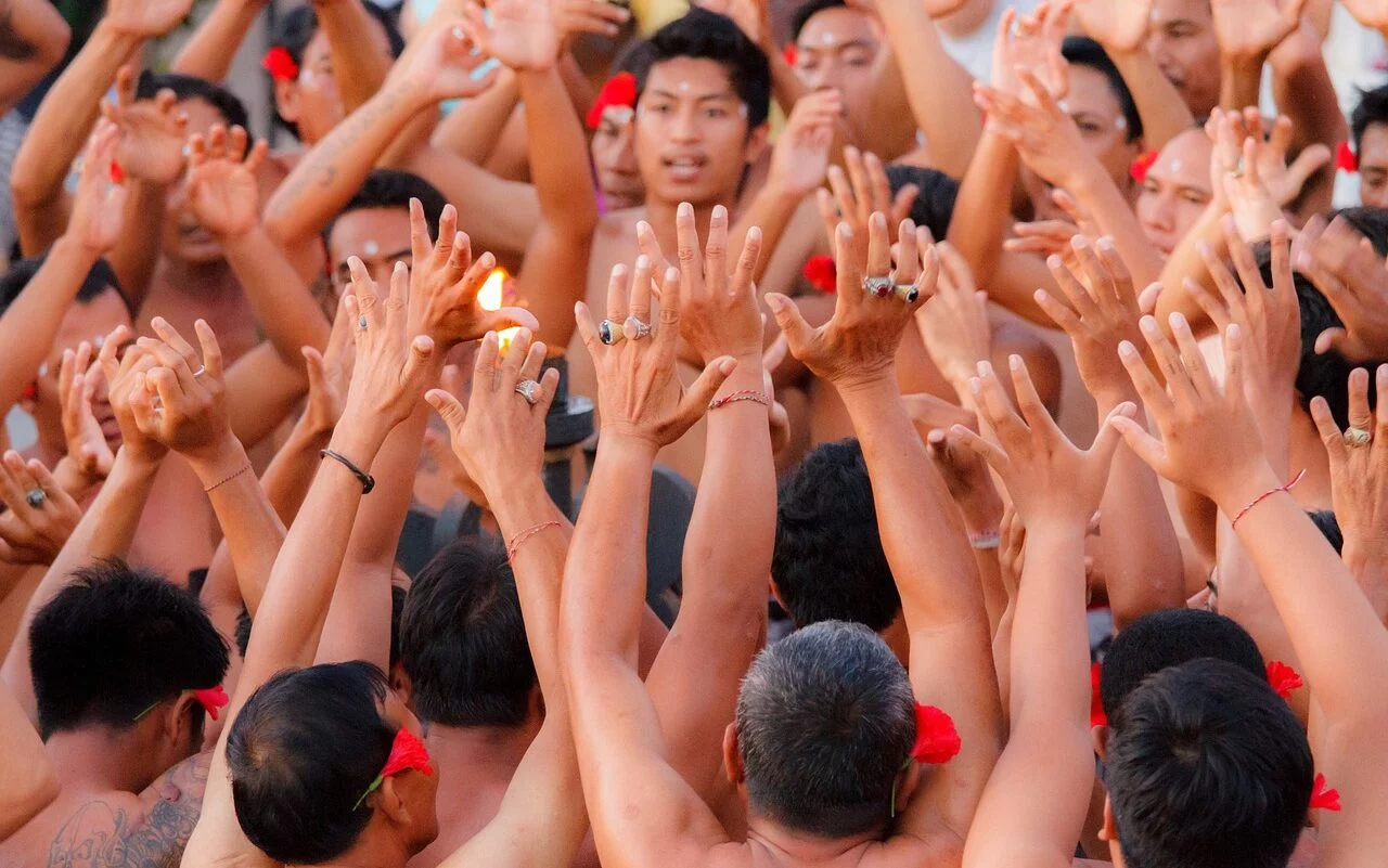 hands-bali-uluwatu-2952054 | bali digital nomad guide