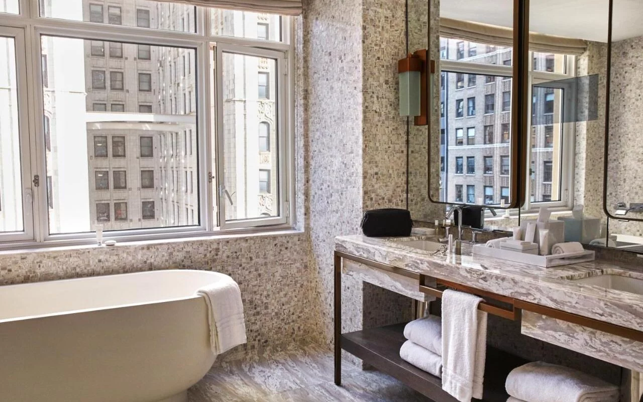 romantic hotels | blog post about romantic hotels with jacuzzi in room