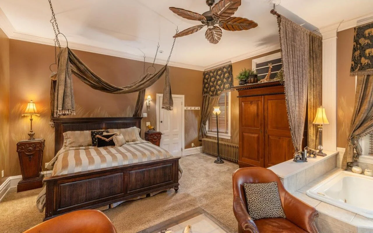 romantic hotels | blog post about romantic hotels with jacuzzi in room