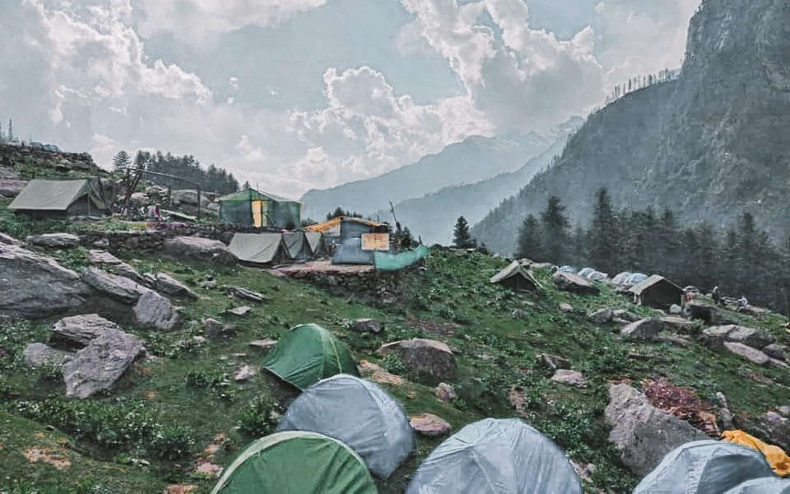 camping at the kasol kheertanga trek